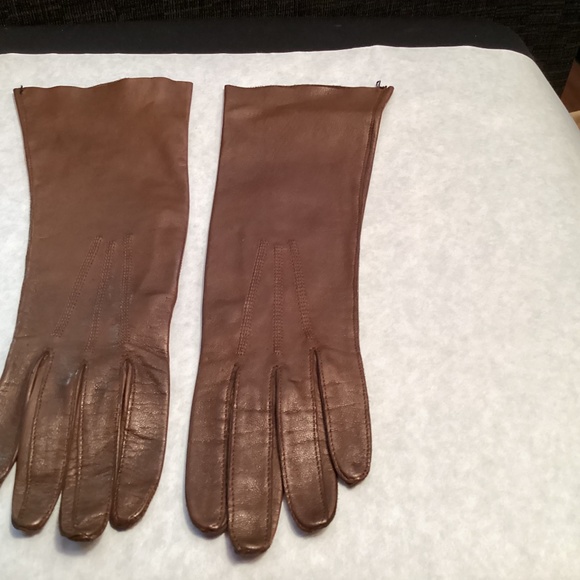 Vintage gloves. Softest ever. Vintage Accessories - LEATHER GLOVES  nice full length see measurements. BEAUTIFUL 🩷